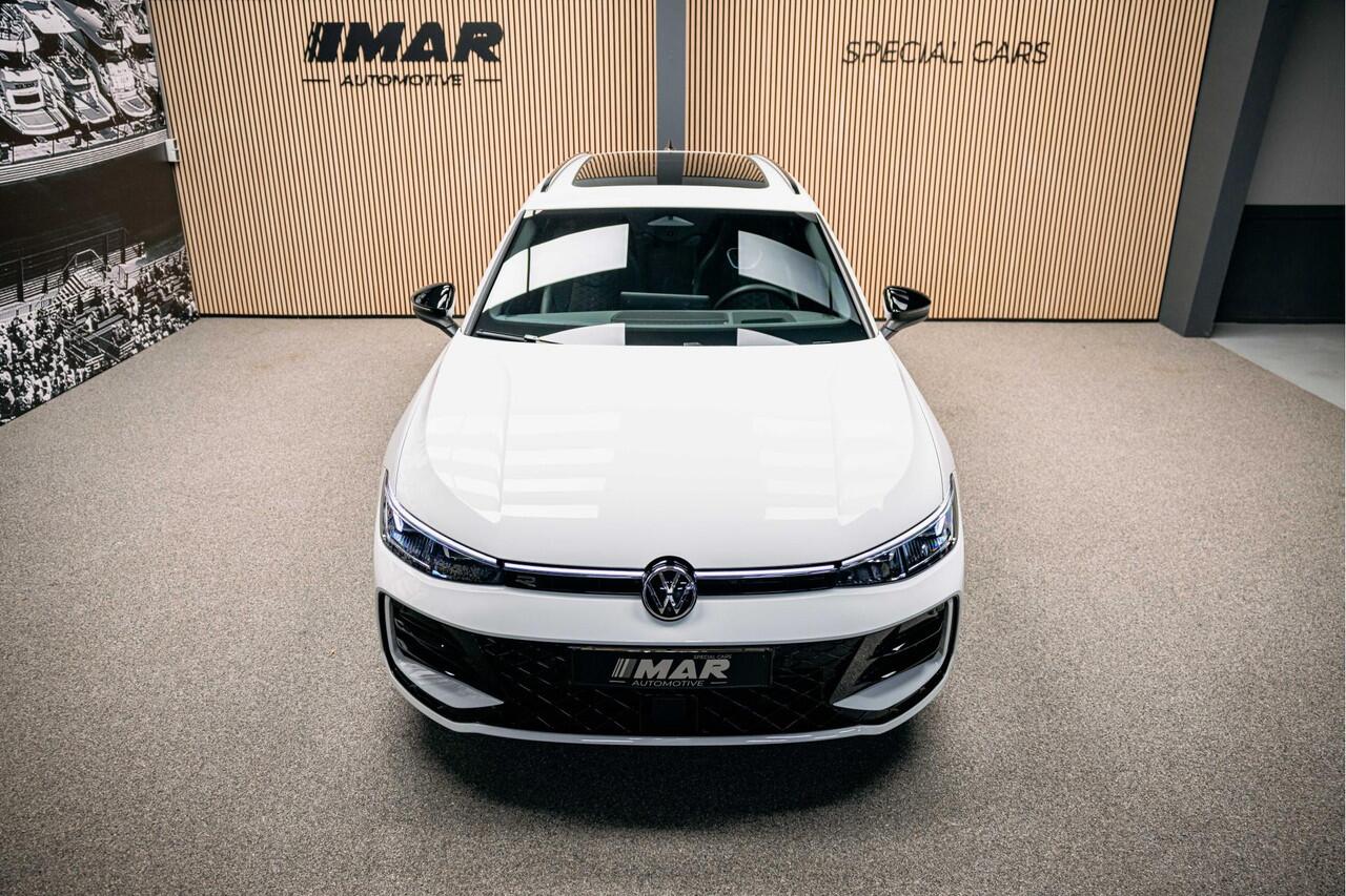 Volkswagen PASSAT Variant R-Line Diesel | Trekhaak | Pano | Head-up | Stoelmassage |