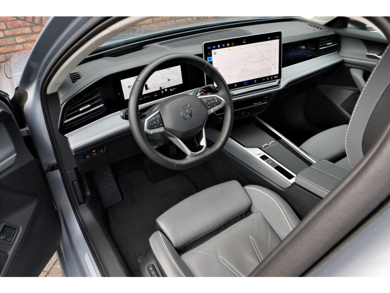 Volkswagen PASSAT Variant 1.5 eHybrid Elegance Business Trekhaak, Panoramadak, Ach