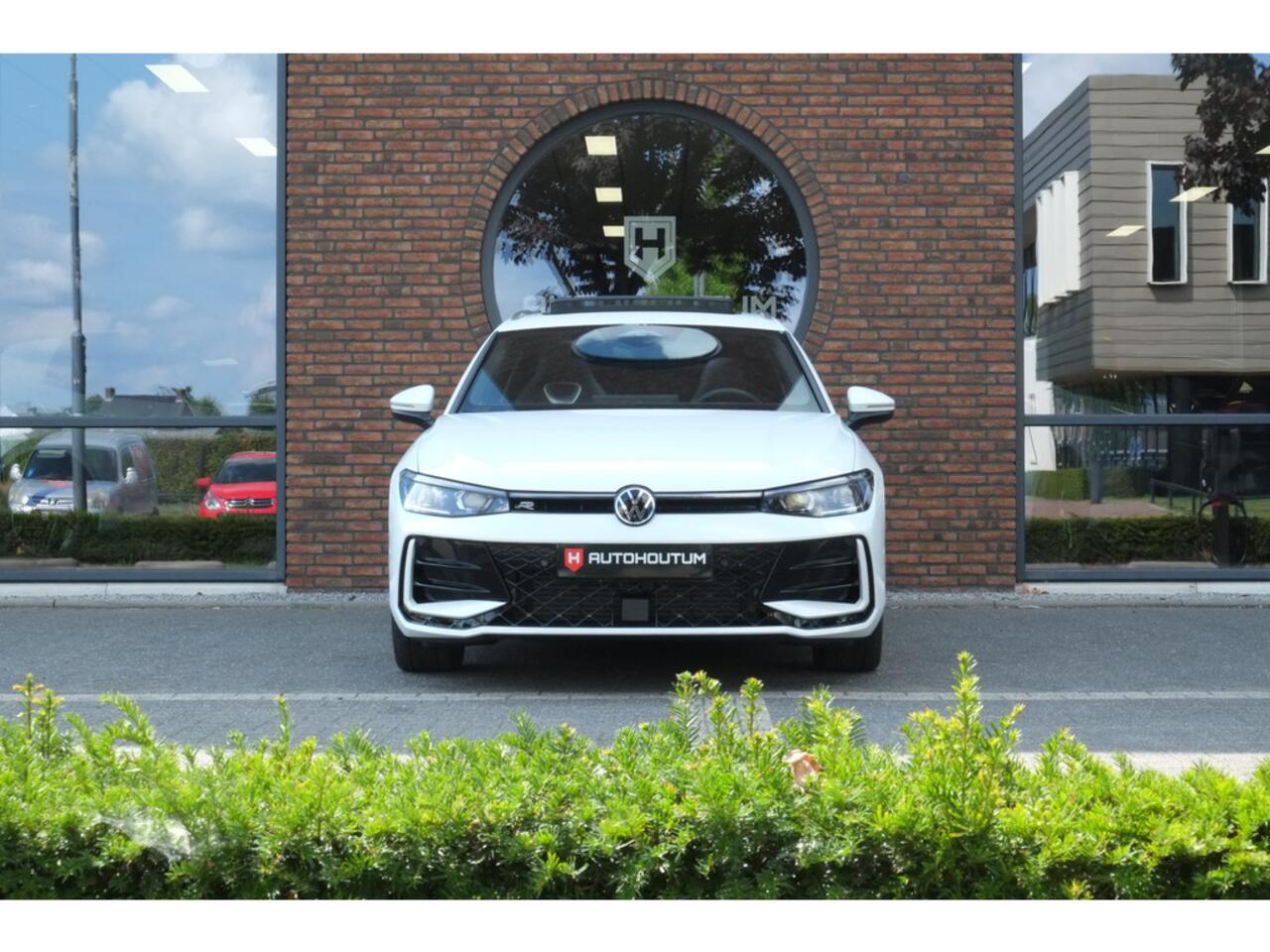 Volkswagen PASSAT Variant 2.0 TDI R-Line Business Panoramadak, Trekhaak, Lederen s