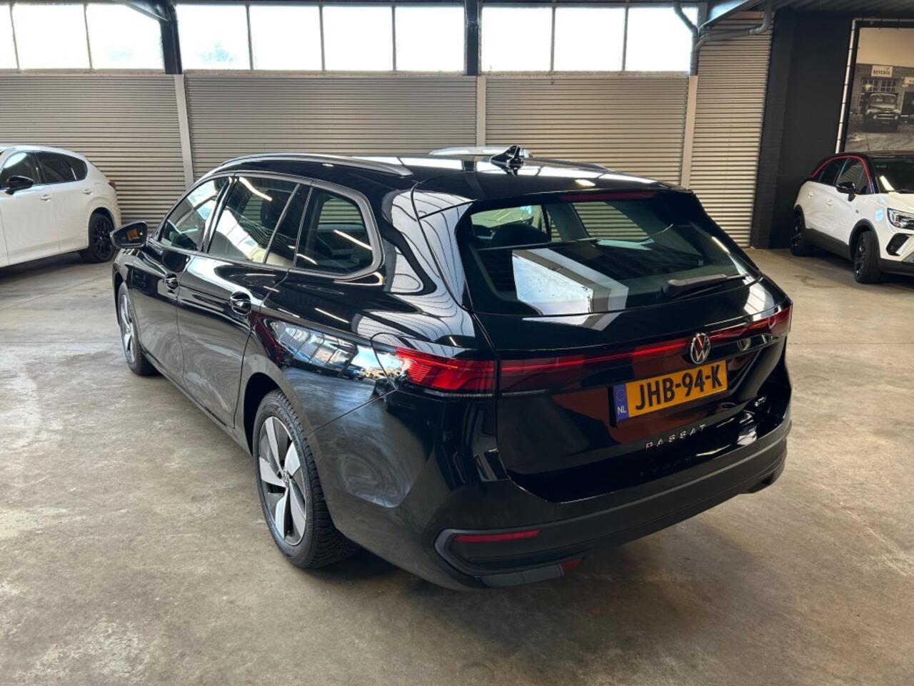 Volkswagen PASSAT 1.5 ETSI Camera / all-Season banden / stoelverwarming