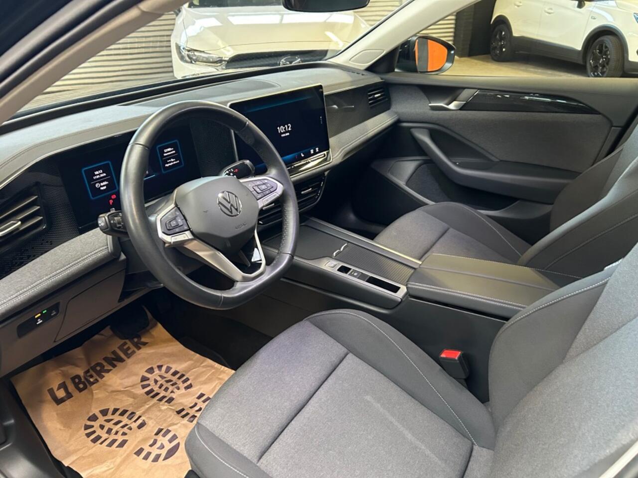 Volkswagen PASSAT 1.5 ETSI Camera / all-Season banden / stoelverwarming