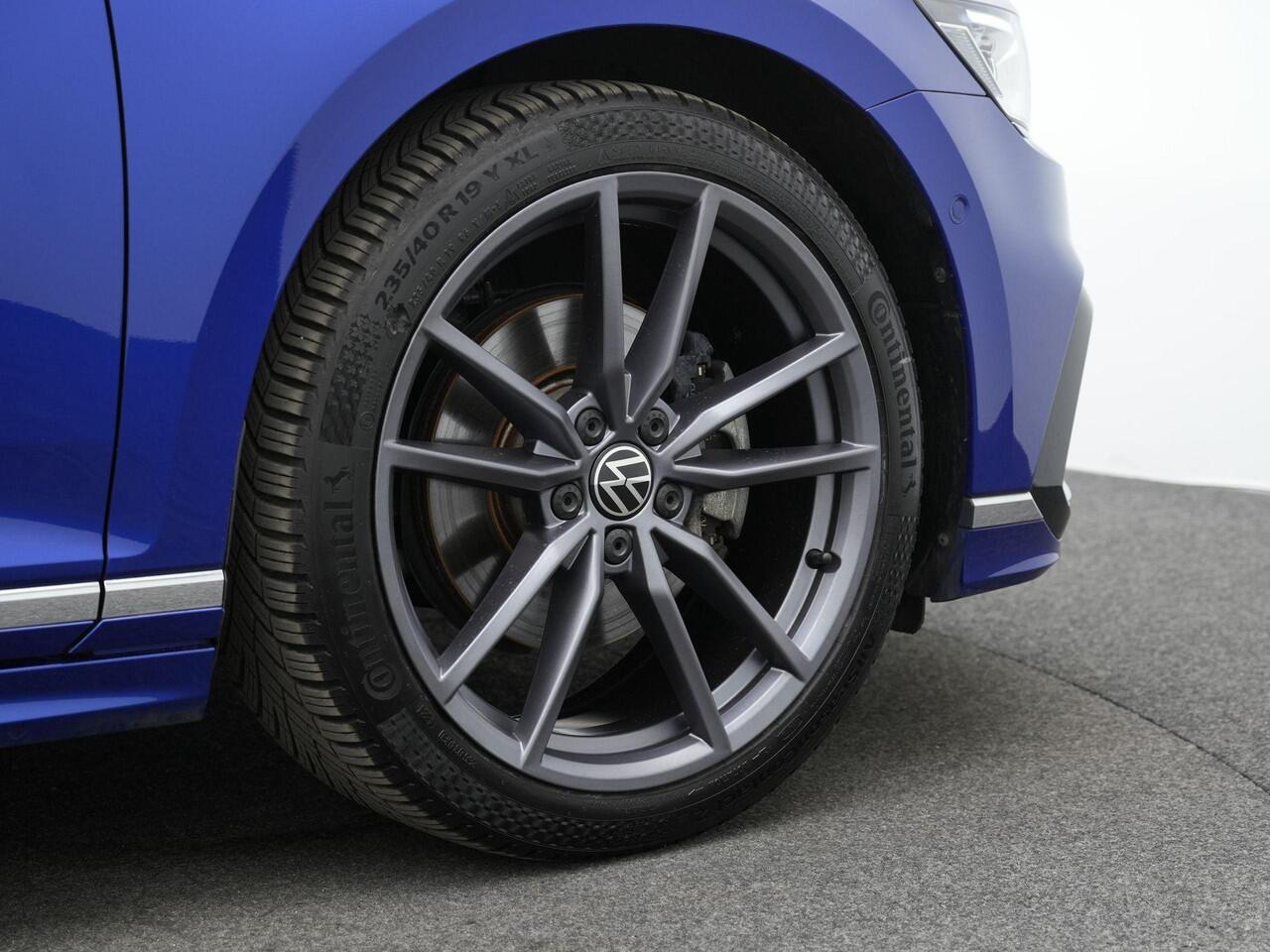 Volkswagen PASSAT Variant 1.5 TSI 150 pk DSG R-Line Business | Panoramadak | Leder | Navigatie Discover Pro | IQ Light | Achteruitrijcamera