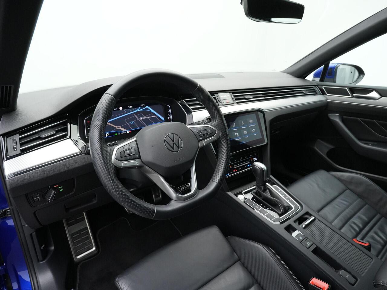 Volkswagen PASSAT Variant 1.5 TSI 150 pk DSG R-Line Business | Panoramadak | Leder | Navigatie Discover Pro | IQ Light | Achteruitrijcamera