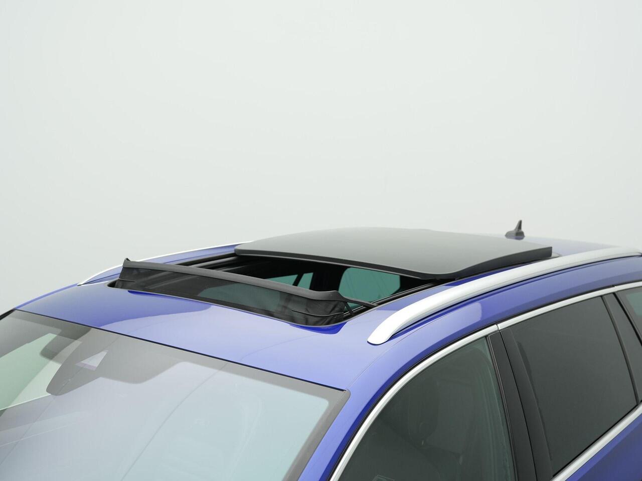 Volkswagen PASSAT Variant 1.5 TSI 150 pk DSG R-Line Business | Panoramadak | Leder | Navigatie Discover Pro | IQ Light | Achteruitrijcamera