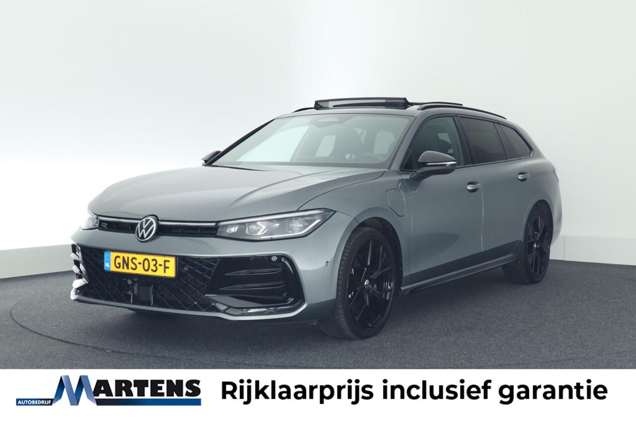 Volkswagen PASSAT Variant 1.5 eHybrid 204pk R-Line Edition Black Style Trekhaak Camera Head-Up Panoramadak Leder Memory Stoelverwarming Keyless Navigatie