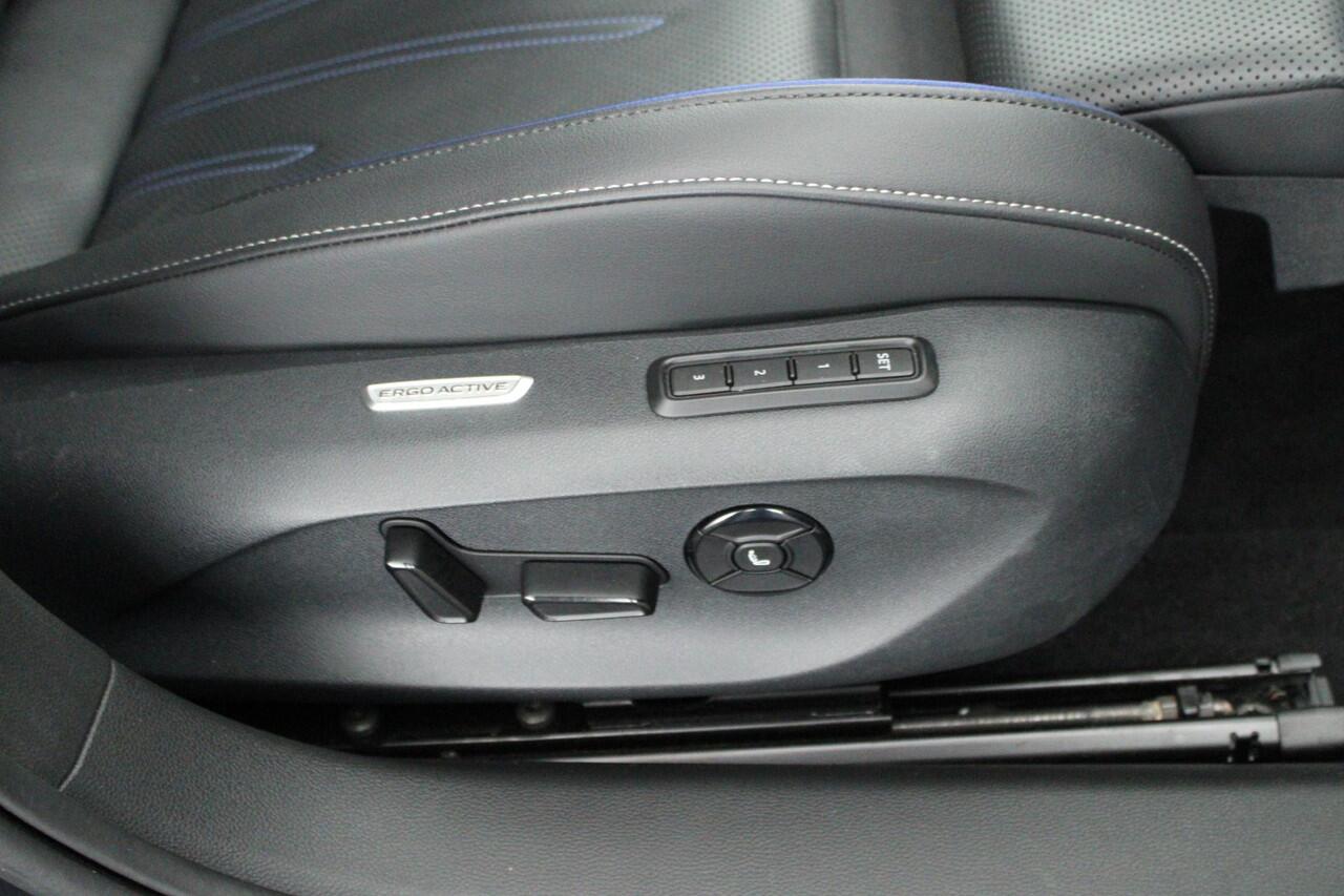 Volkswagen PASSAT Variant 1.5 eHybrid 204pk R-Line Edition Black Style Trekhaak Camera Head-Up Panoramadak Leder Memory Stoelverwarming Keyless Navigatie