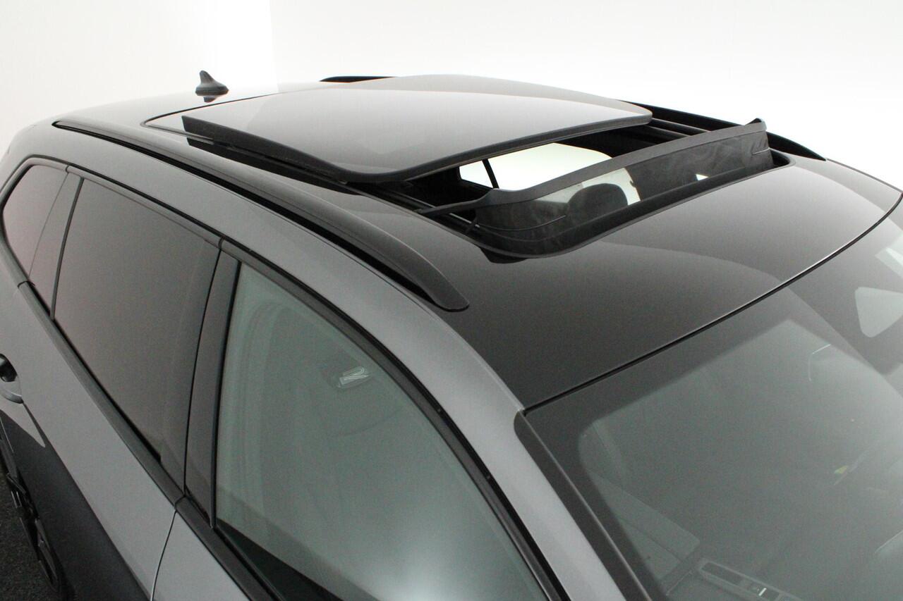 Volkswagen PASSAT Variant 1.5 eHybrid 204pk R-Line Edition Black Style Trekhaak Camera Head-Up Panoramadak Leder Memory Stoelverwarming Keyless Navigatie