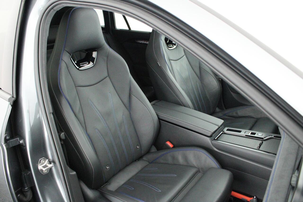 Volkswagen PASSAT Variant 1.5 eHybrid 204pk R-Line Edition Black Style Trekhaak Camera Head-Up Panoramadak Leder Memory Stoelverwarming Keyless Navigatie