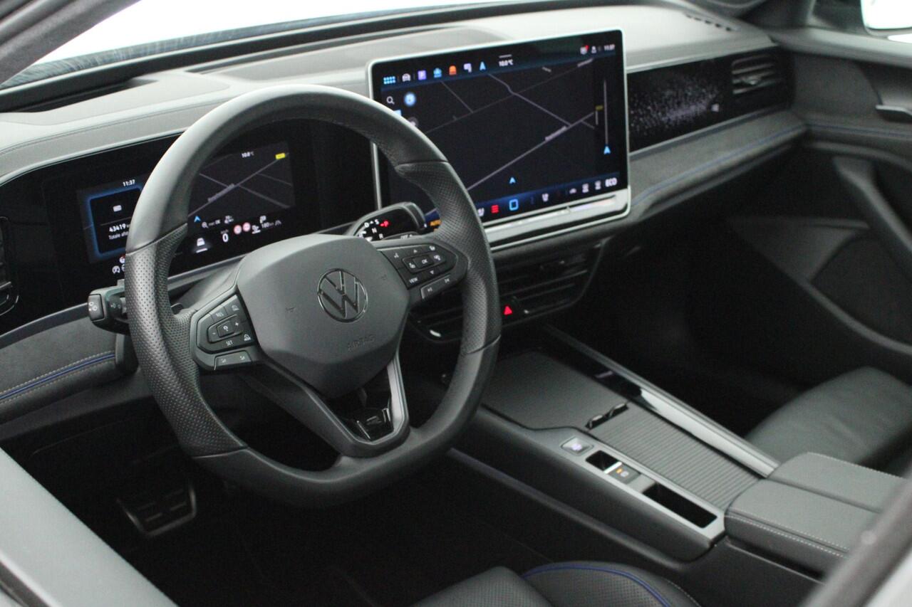 Volkswagen PASSAT Variant 1.5 eHybrid 204pk R-Line Edition Black Style Trekhaak Camera Head-Up Panoramadak Leder Memory Stoelverwarming Keyless Navigatie
