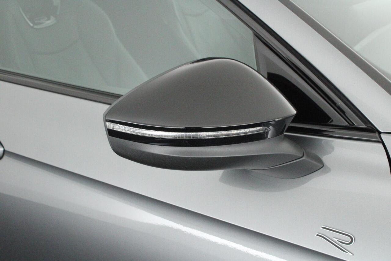 Volkswagen PASSAT Variant 1.5 eHybrid 204pk R-Line Edition Black Style Trekhaak Camera Head-Up Panoramadak Leder Memory Stoelverwarming Keyless Navigatie