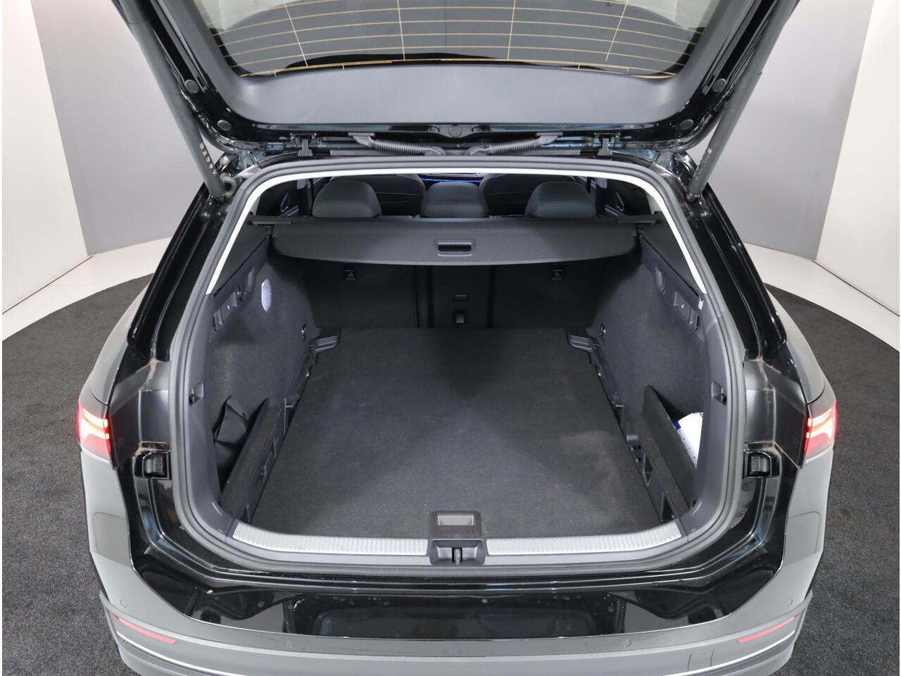 Volkswagen PASSAT Variant 1.5 eTSI Business 150pk DSG| Navi| 18'LM-velgen| Camera| Dodehoek detectie