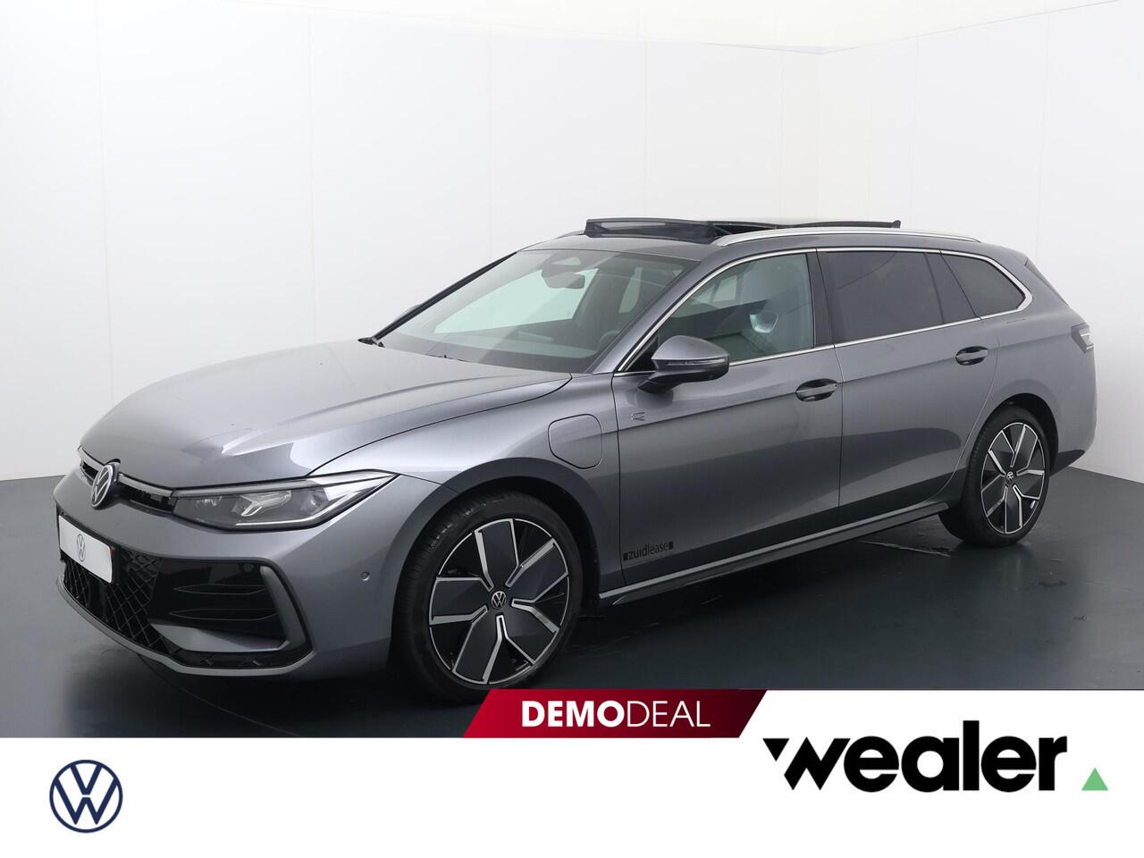 Volkswagen PASSAT Variant 1.5 eHybrid 204pk DSG R-Line Edition | Harman Kardon | Trekhaak met wegklapbare kogel | Travel Assist | Area View 360 graden camera |