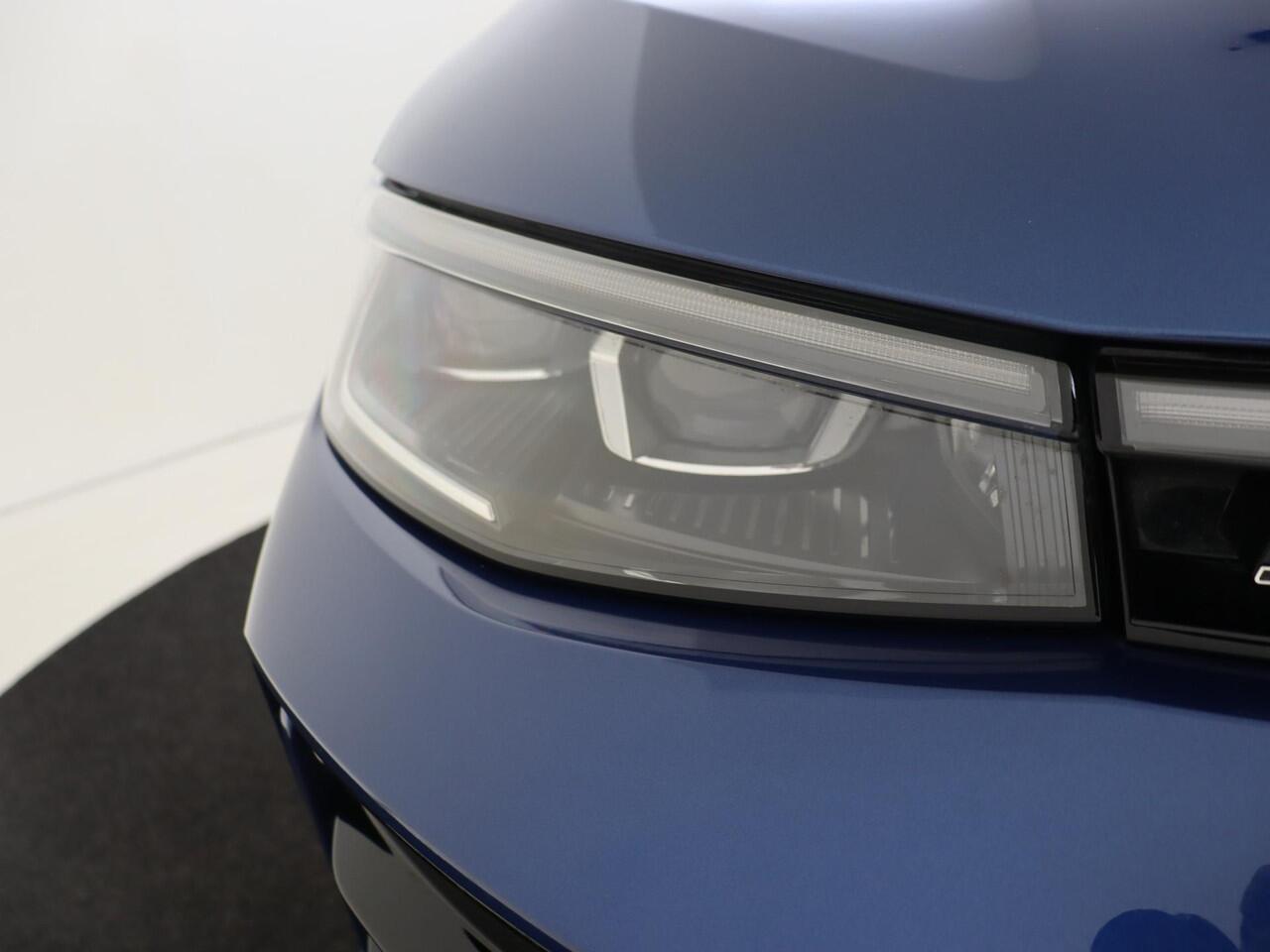 Volkswagen PASSAT Variant 1.5 eHybrid R-Line Edition | Panoramadak | Trekhaak | Black style | Harman/kardon audio | Head-up display | Stoelverwarming voor en achter | 360 camera | Parkeerasisstent |