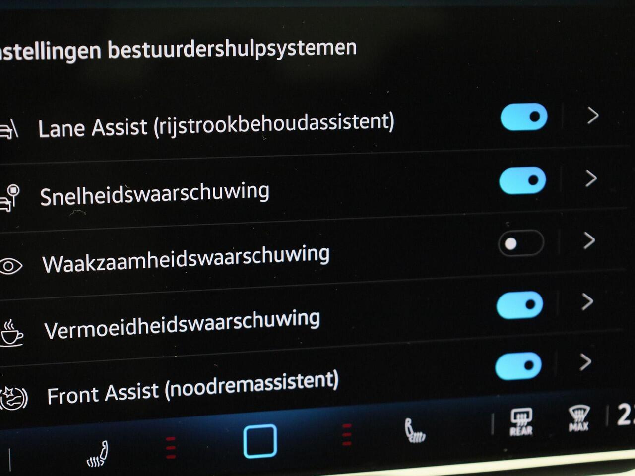 Volkswagen PASSAT Variant 1.5TSI/150PK Business DSG · Navigatie · Trekhaak · Apple Carplay/Android Auto · Garantie tot 01-02-2027