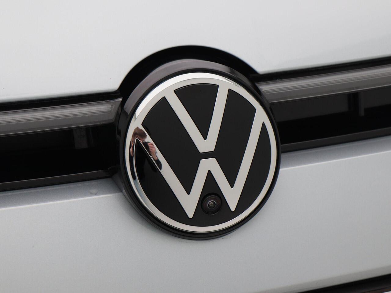 Volkswagen PASSAT Variant 1.5 eHybrid 272 Pk Automaat R-Line Edition | Trekhaak | 360° Camera | Panoramadak | Digitale Cockpit | Sporstoelen | Adaptive Cruise | Head-up | Carplay | 18 Inch | 13.658 Km!!