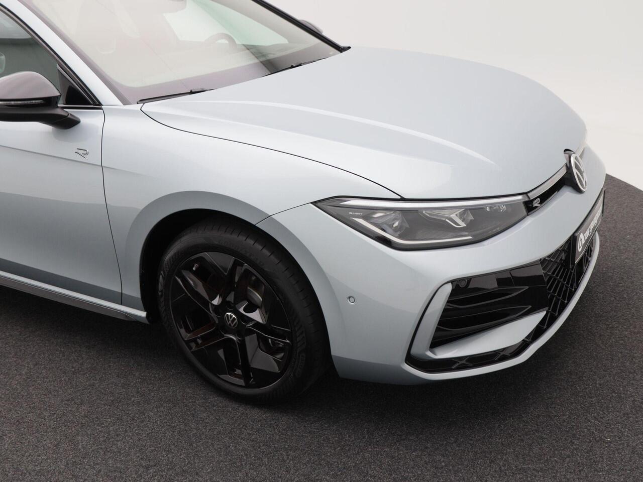 Volkswagen PASSAT Variant 1.5 eHybrid 272 Pk Automaat R-Line Edition | Trekhaak | 360° Camera | Panoramadak | Digitale Cockpit | Sporstoelen | Adaptive Cruise | Head-up | Carplay | 18 Inch | 13.658 Km!!