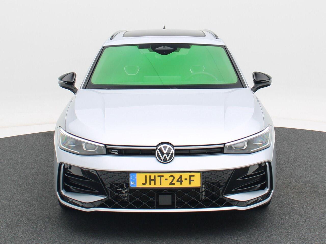 Volkswagen PASSAT Variant 1.5 eHybrid 272 Pk Automaat R-Line Edition | Trekhaak | 360° Camera | Panoramadak | Digitale Cockpit | Sporstoelen | Adaptive Cruise | Head-up | Carplay | 18 Inch | 13.658 Km!!