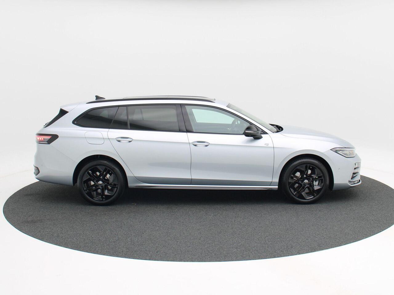 Volkswagen PASSAT Variant 1.5 eHybrid 272 Pk Automaat R-Line Edition | Trekhaak | 360° Camera | Panoramadak | Digitale Cockpit | Sporstoelen | Adaptive Cruise | Head-up | Carplay | 18 Inch | 13.658 Km!!