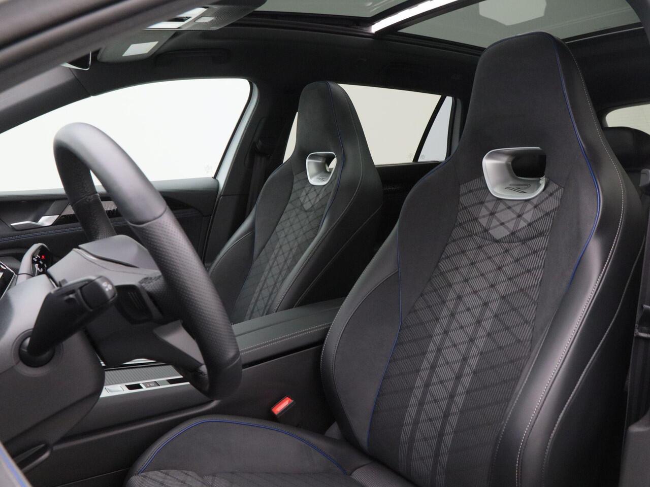 Volkswagen PASSAT Variant 1.5 eHybrid 272 Pk Automaat R-Line Edition | Matrix LED | Panoramadak | Head-Up | Black Style | Trekhaak | 18" | 19.087 Km!!