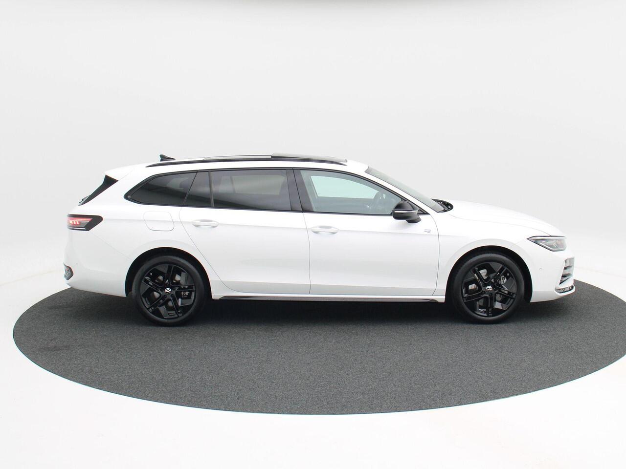 Volkswagen PASSAT Variant 1.5 eHybrid 272 Pk Automaat R-Line Edition | Matrix LED | Panoramadak | Head-Up | Black Style | Trekhaak | 18" | 19.087 Km!!