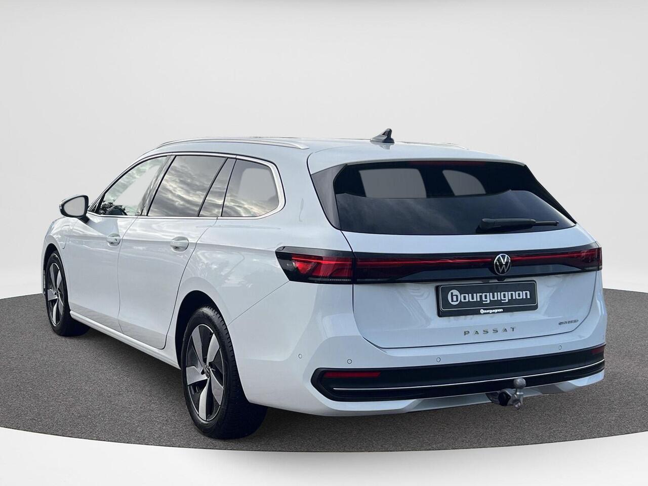 Volkswagen PASSAT Variant 1.5 eHybrid Business | Trekhaak | A-Camera | Head up display |