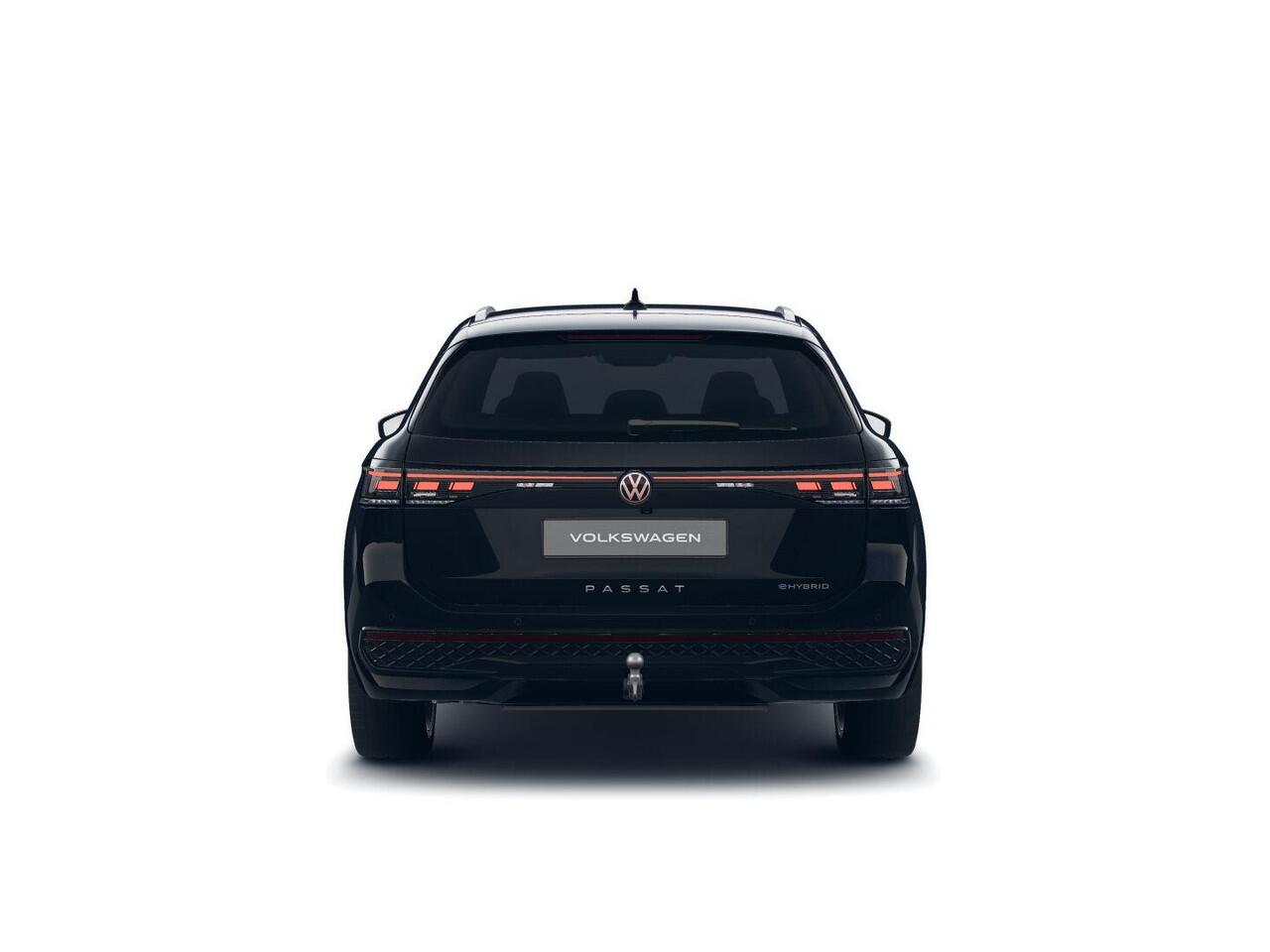 Volkswagen PASSAT R-Line Edition 1.5 eHybrid 204 PK | Panoramadak | Trekhaak | 360 Camera | Sportstoelen | Stoel- & Stuurverwarming |