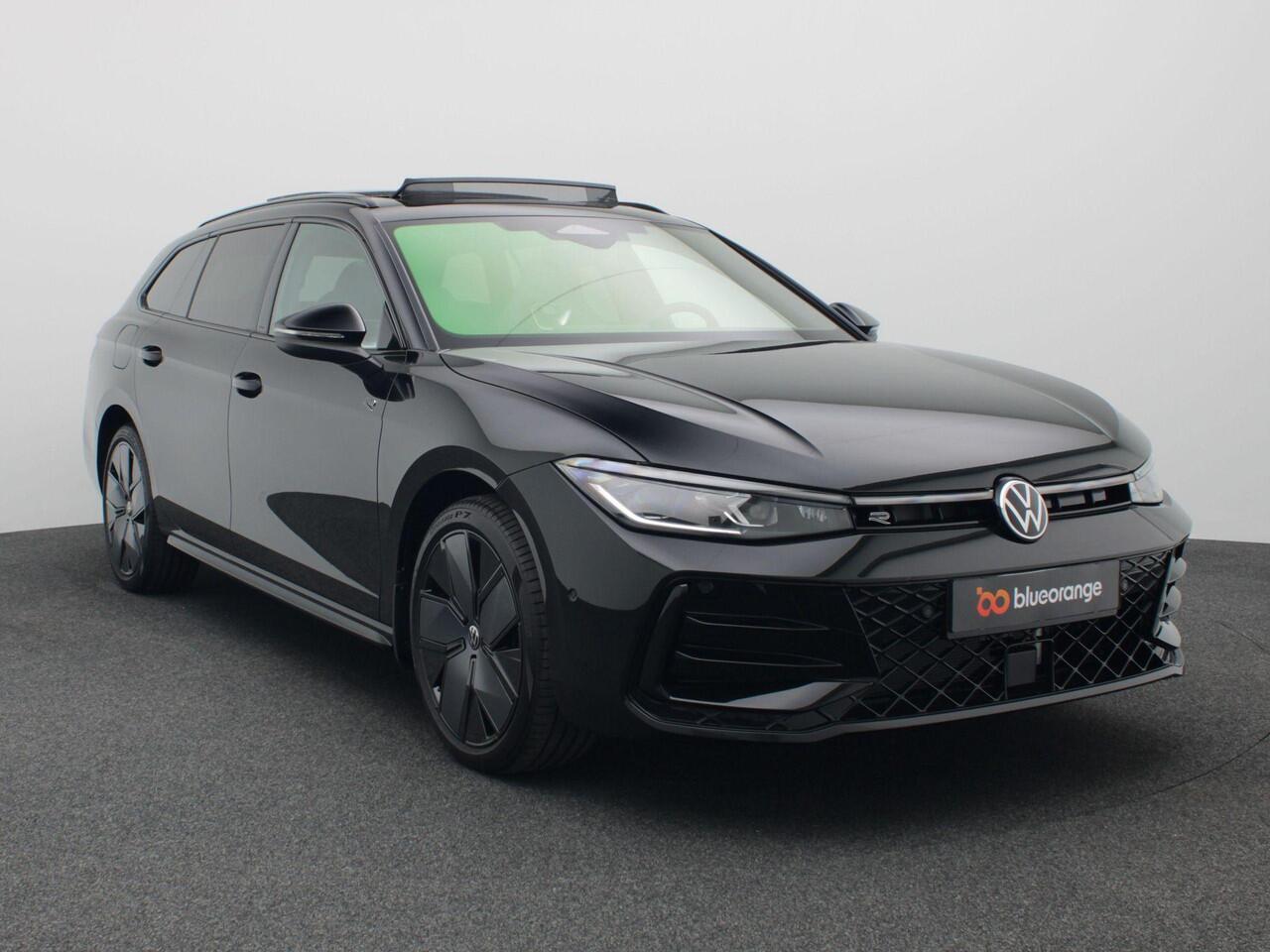 Volkswagen PASSAT Variant 1.5 eHybrid R-Line Edition 272PK DSG Matrix led, trekhaak, side assist, schuif-kanteldak, keyless, elek. bedienbare achterklep, stoelverwarming voor & achter, stuurwielverwarming, 19" lichtmetaal, adaptive cruise