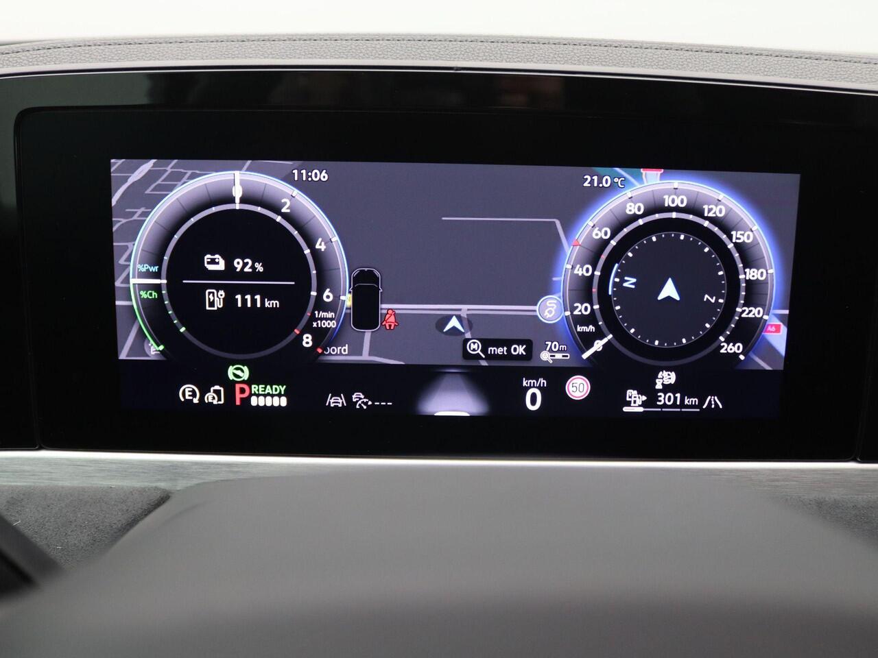 Volkswagen PASSAT Variant 1.5 eHybrid R-Line Edition 272PK DSG Matrix led, trekhaak, side assist, schuif-kanteldak, keyless, elek. bedienbare achterklep, stoelverwarming voor & achter, stuurwielverwarming, 19" lichtmetaal, adaptive cruise