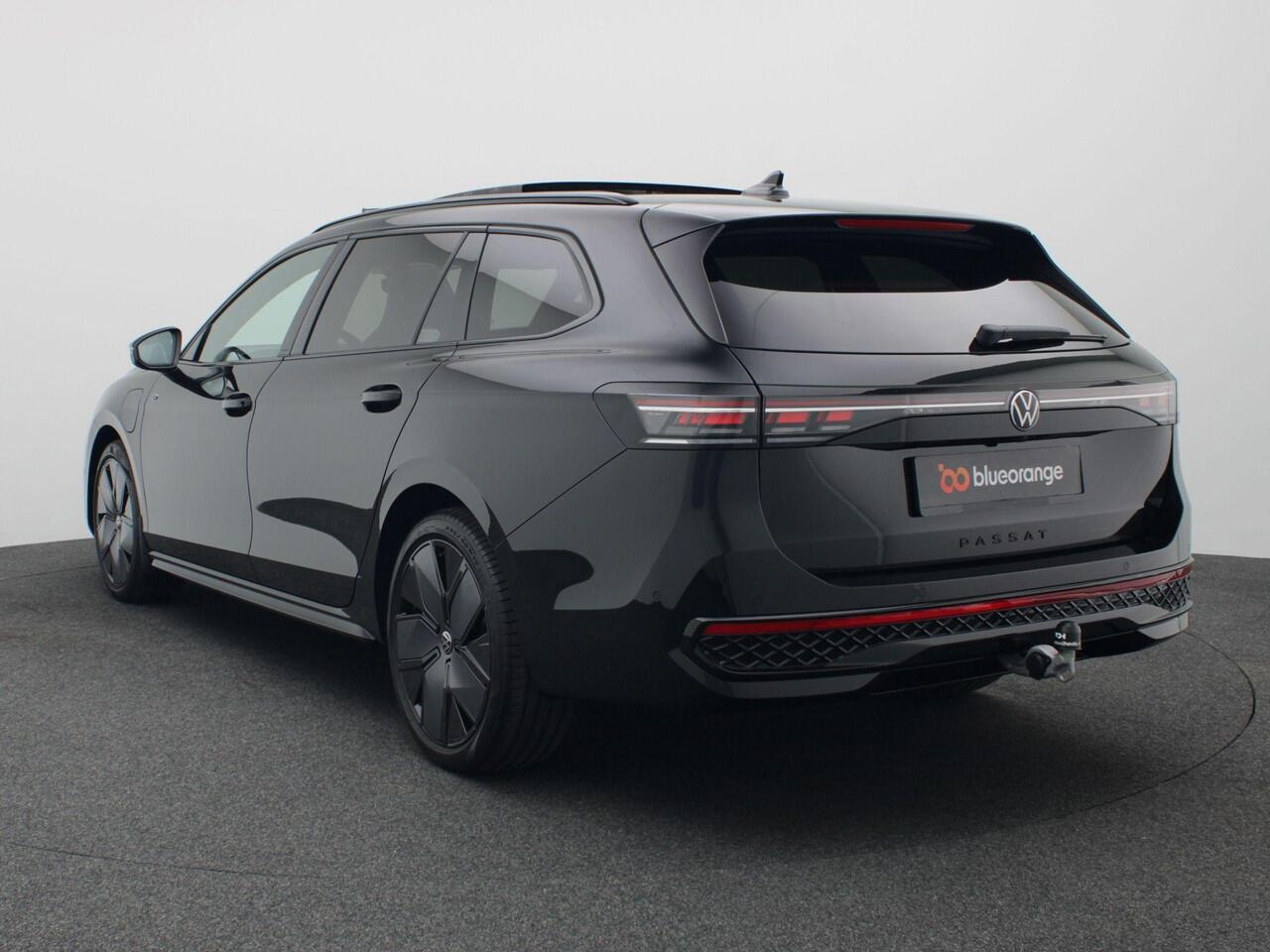 Volkswagen PASSAT Variant 1.5 eHybrid R-Line Edition 272PK DSG Matrix led, trekhaak, side assist, schuif-kanteldak, keyless, elek. bedienbare achterklep, stoelverwarming voor & achter, stuurwielverwarming, 19" lichtmetaal, adaptive cruise