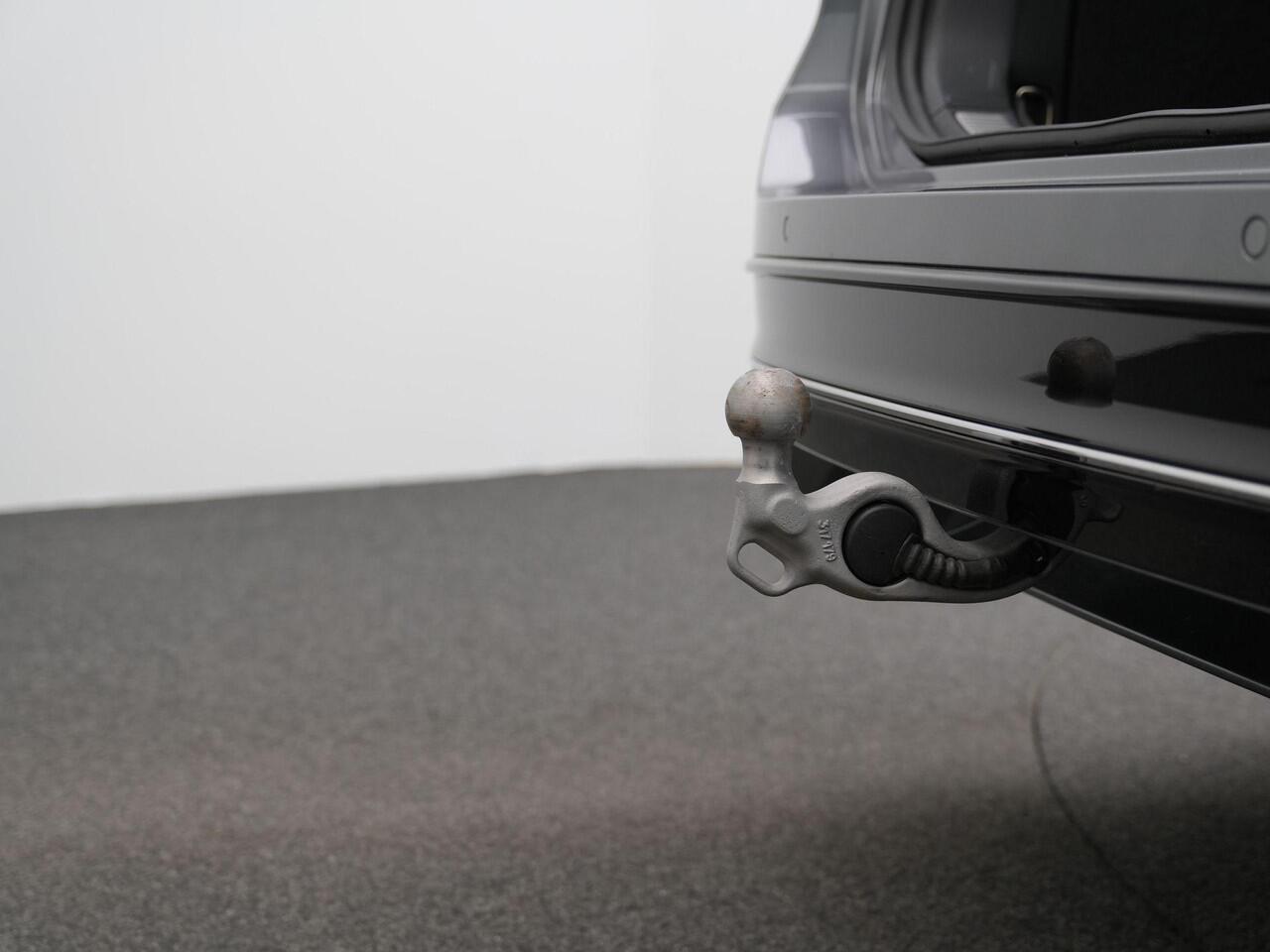 Volkswagen PASSAT Variant 1.5 eHybrid 272 pk Elegance Business | Trekhaak | Leder | Geheugen-/massagestoelen | Head-up display | Stoelventilatie | IQ Light