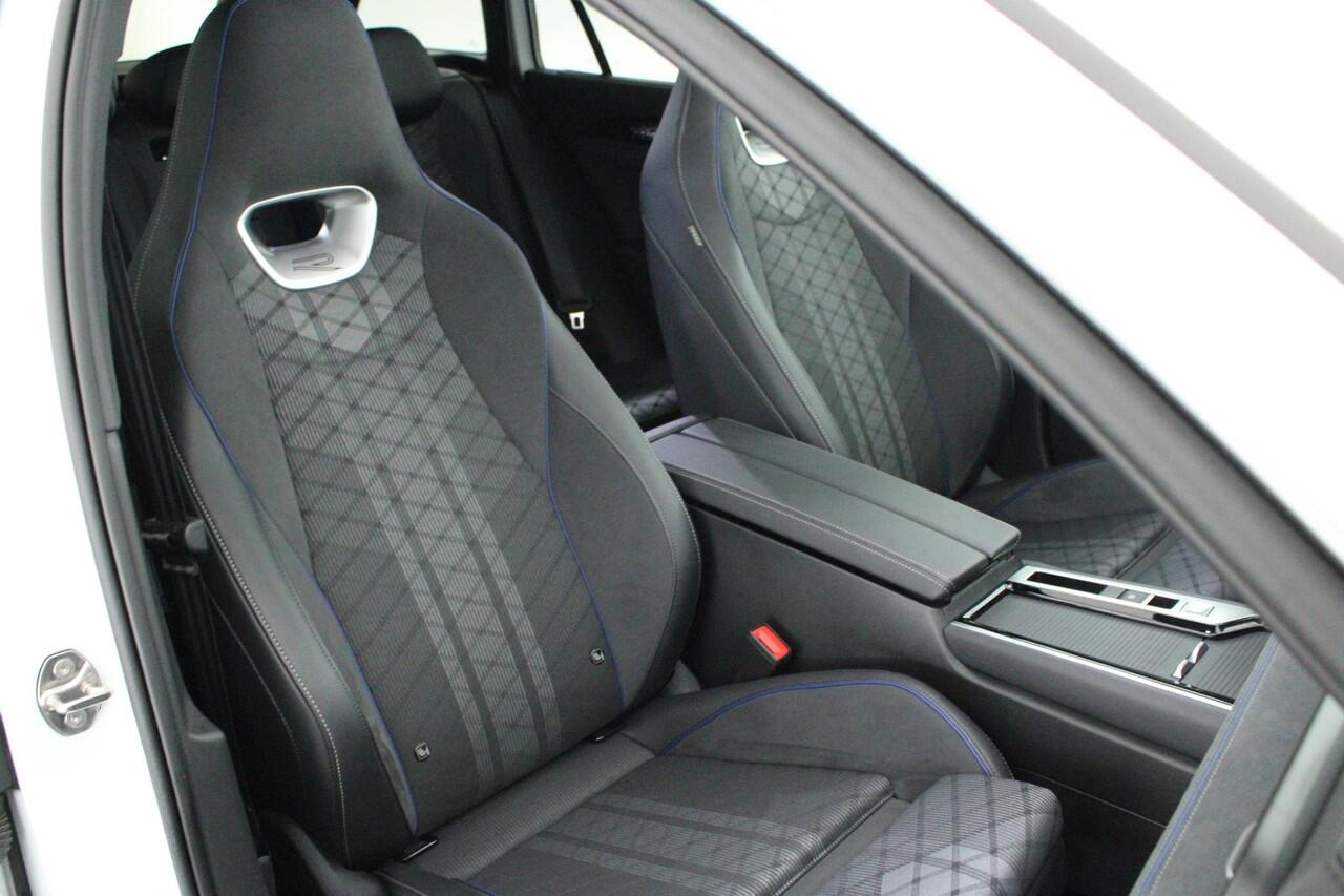 Volkswagen PASSAT Variant 1.5 eTSI 150pk DSG R-Line Edition Camera Keyless Virtual Cockpit Massage Matrix Led Panoramadak