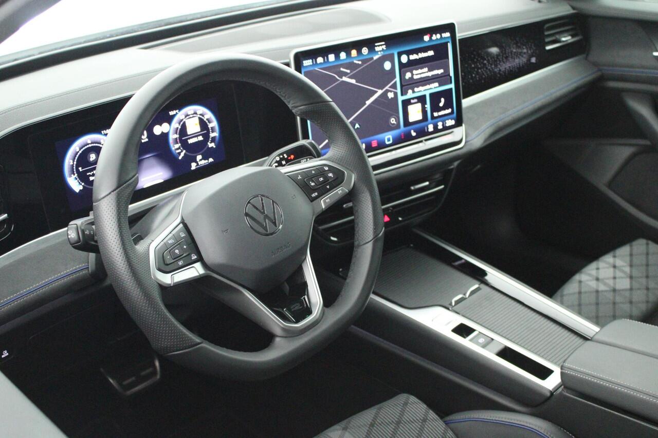 Volkswagen PASSAT Variant 1.5 eTSI 150pk DSG R-Line Edition Camera Keyless Virtual Cockpit Massage Matrix Led Panoramadak