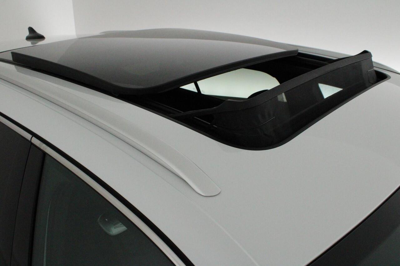 Volkswagen PASSAT Variant 1.5 eTSI 150pk DSG R-Line Edition Camera Keyless Virtual Cockpit Massage Matrix Led Panoramadak