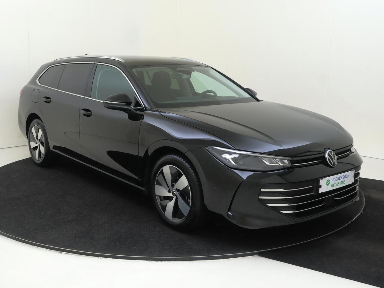 Volkswagen PASSAT Variant 1.5 eHybrid Business | SoH 100% | Trekhaak | 3-zone airco | Head-up display | Achteruitrijcamera | Dodehoek detectie | Adaptieve cruise control | Stoel- en stuurwielverwarming | CarPlay |
