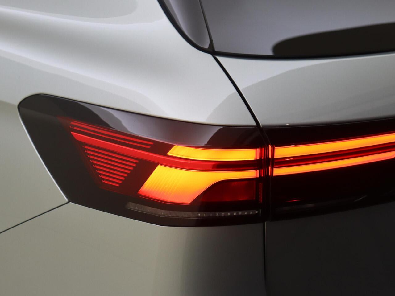 Volkswagen PASSAT Variant 1.5 eHybrid Business | Trekhaak | Adaptieve demping systeem | 3-zone airco | Head-up display | Achteruitrijcamera | Dodehoek detectie | Adaptieve cruise control | Stoel- en stuurwielverwarming |