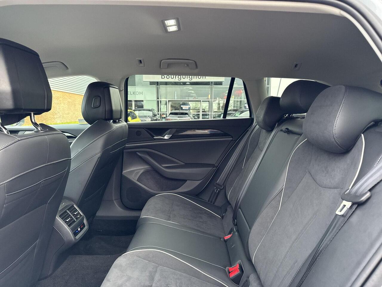 Volkswagen PASSAT Variant 1.5 eHybrid Business | Trekhaak | ACC | HUD | Stoelverwarming | PHEV |