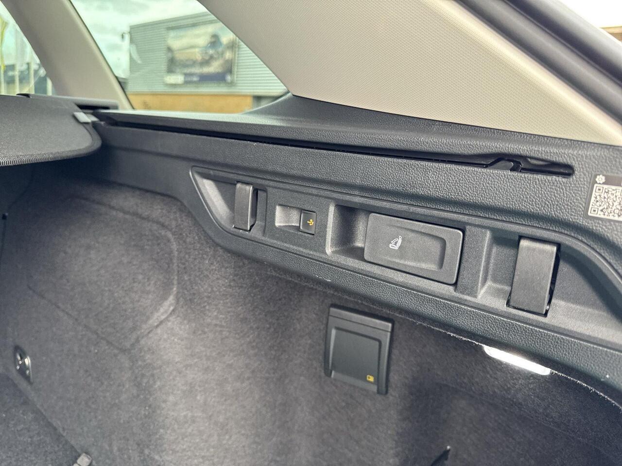 Volkswagen PASSAT Variant 1.5 eHybrid Business | Trekhaak | ACC | HUD | Stoelverwarming | PHEV |