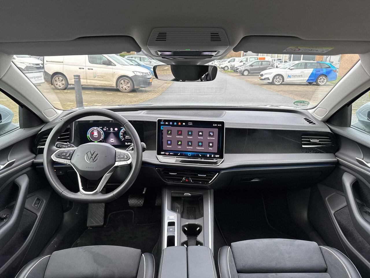 Volkswagen PASSAT Variant 1.5 eHybrid Business | Trekhaak | ACC | HUD | Stoelverwarming | PHEV |