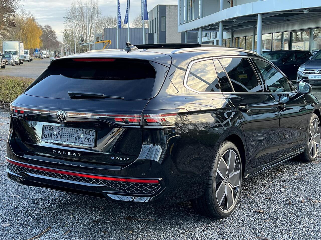Volkswagen PASSAT Variant Hybrid 272pk DSG R-Line (Pano,Trekhaak,Camera)