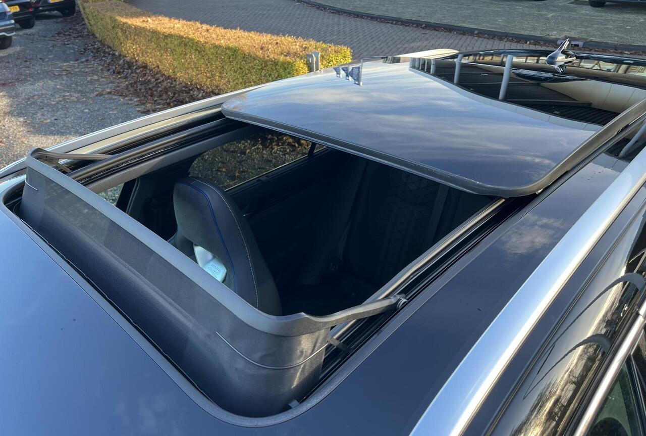 Volkswagen PASSAT Variant Hybrid 272pk DSG R-Line (Pano,Trekhaak,Camera)