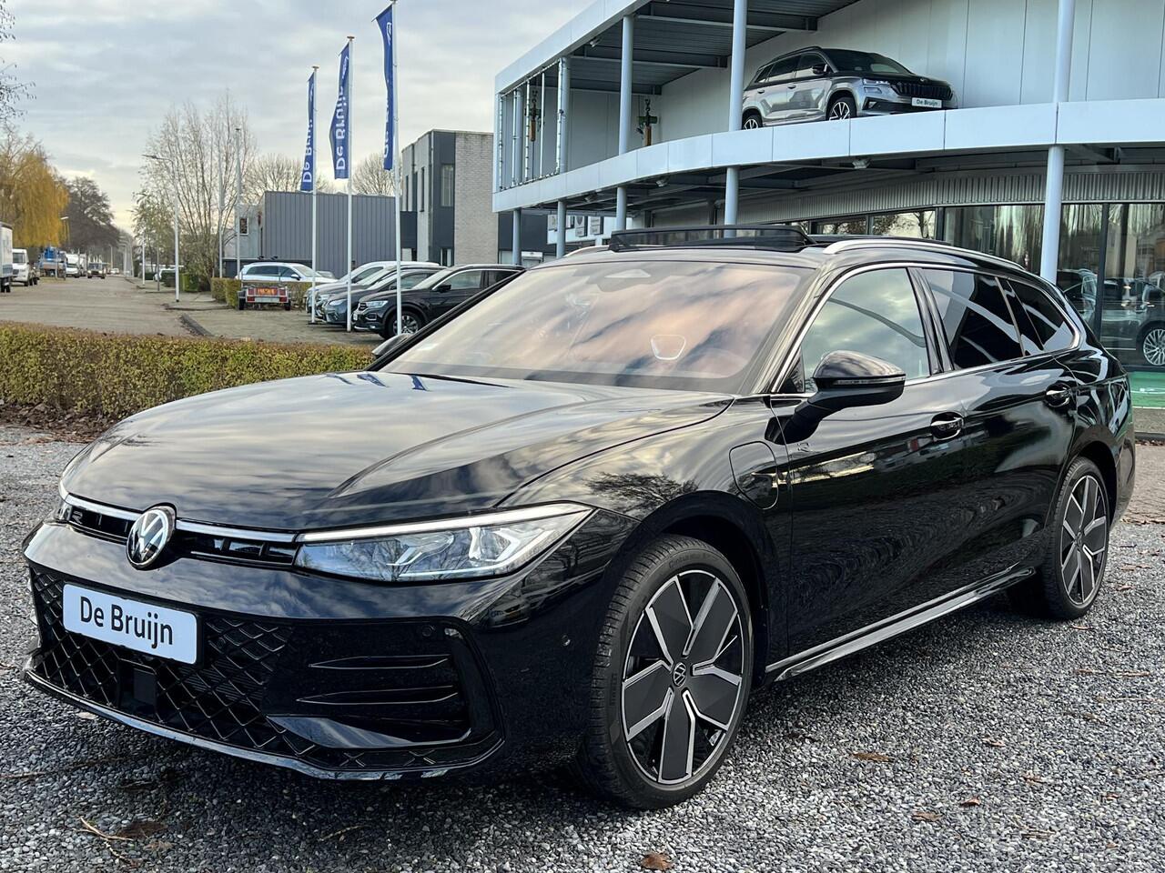 Volkswagen PASSAT Variant Hybrid 272pk DSG R-Line (Pano,Trekhaak,Camera)