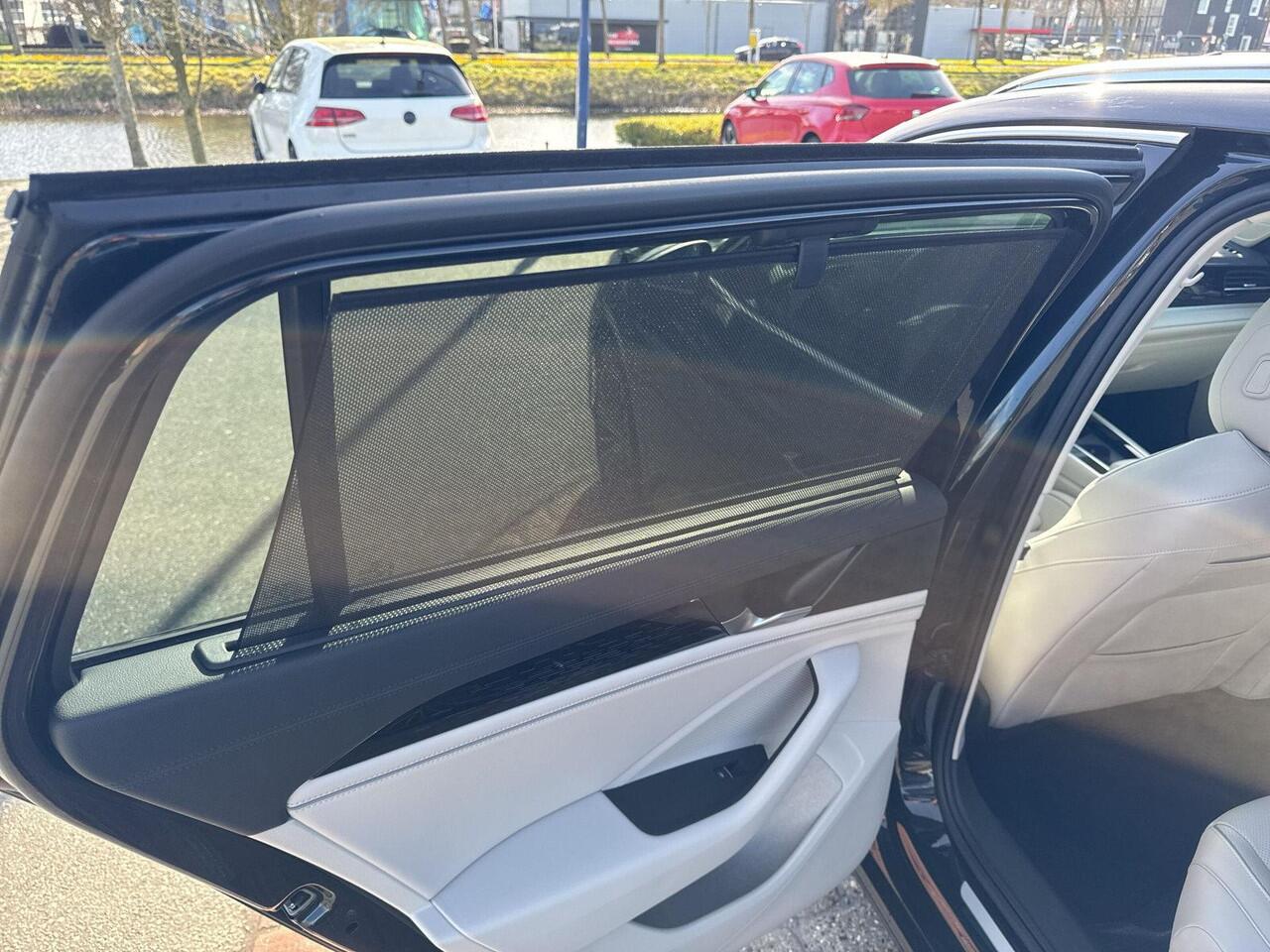 Volkswagen PASSAT Variant 1.5 eHybrid Elegance | Leder | Trekhaak | 272 pk | 5 jaar Fabrieksgarantie | SOH 100% | PHEV |