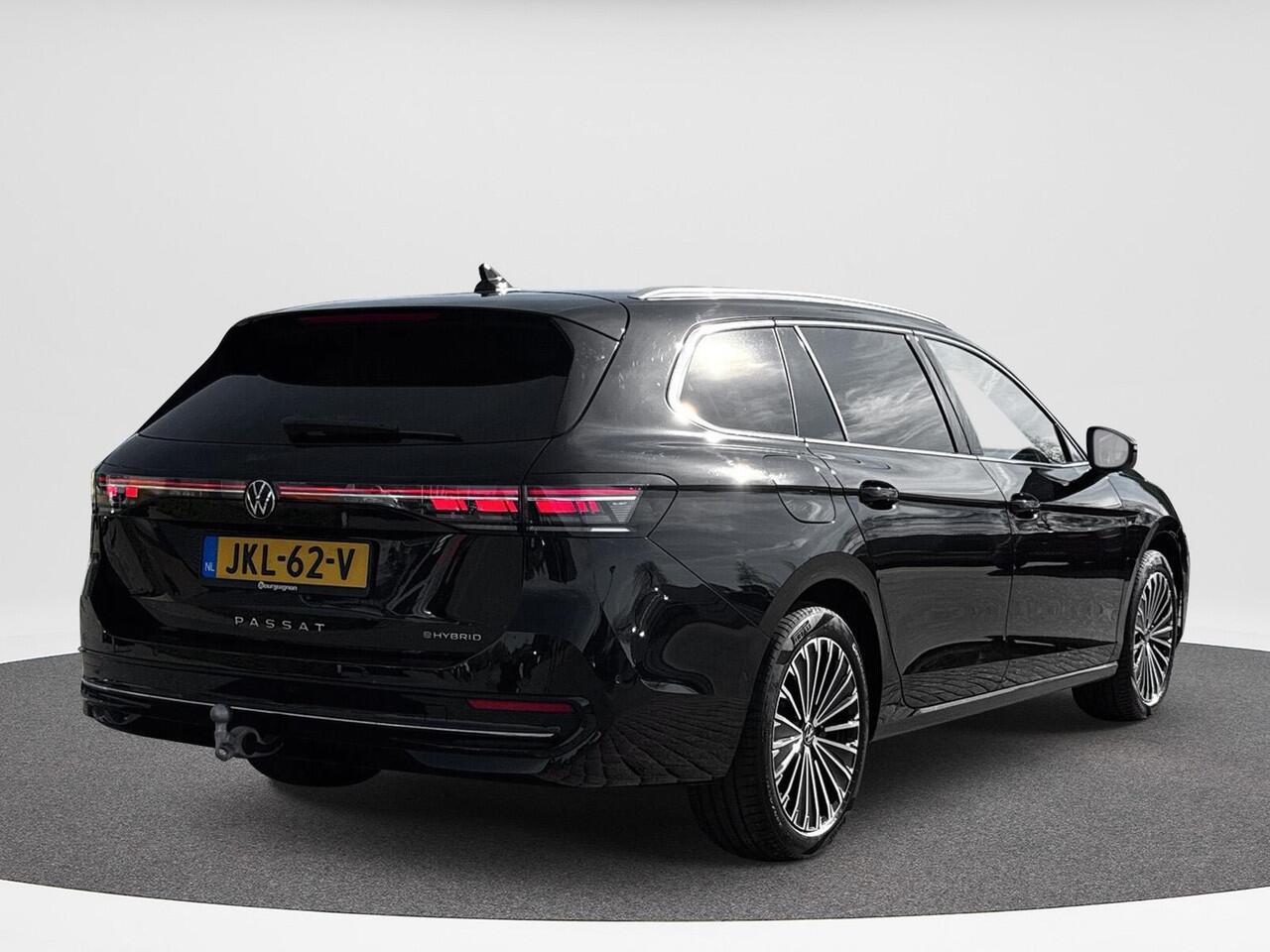 Volkswagen PASSAT Variant 1.5 eHybrid Elegance | Leder | Trekhaak | 272 pk | 5 jaar Fabrieksgarantie | SOH 100% | PHEV |