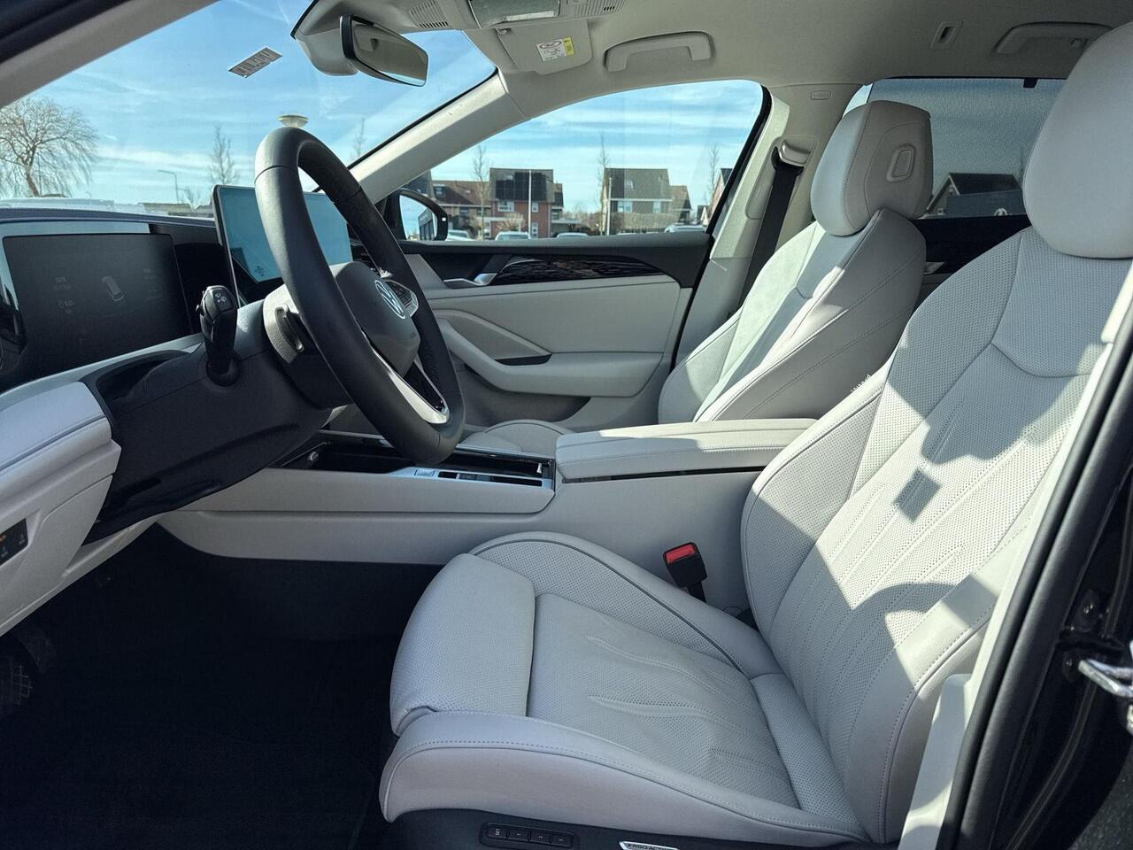 Volkswagen PASSAT Variant 1.5 eHybrid Elegance | Leder | Trekhaak | 272 pk | 5 jaar Fabrieksgarantie | SOH 100% | PHEV |