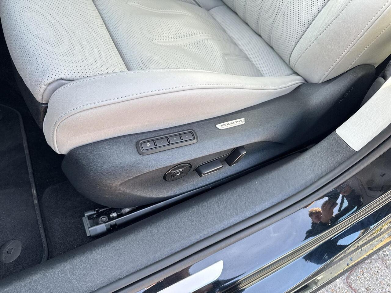 Volkswagen PASSAT Variant 1.5 eHybrid Elegance | Leder | Trekhaak | 272 pk | 5 jaar Fabrieksgarantie | SOH 100% | PHEV |