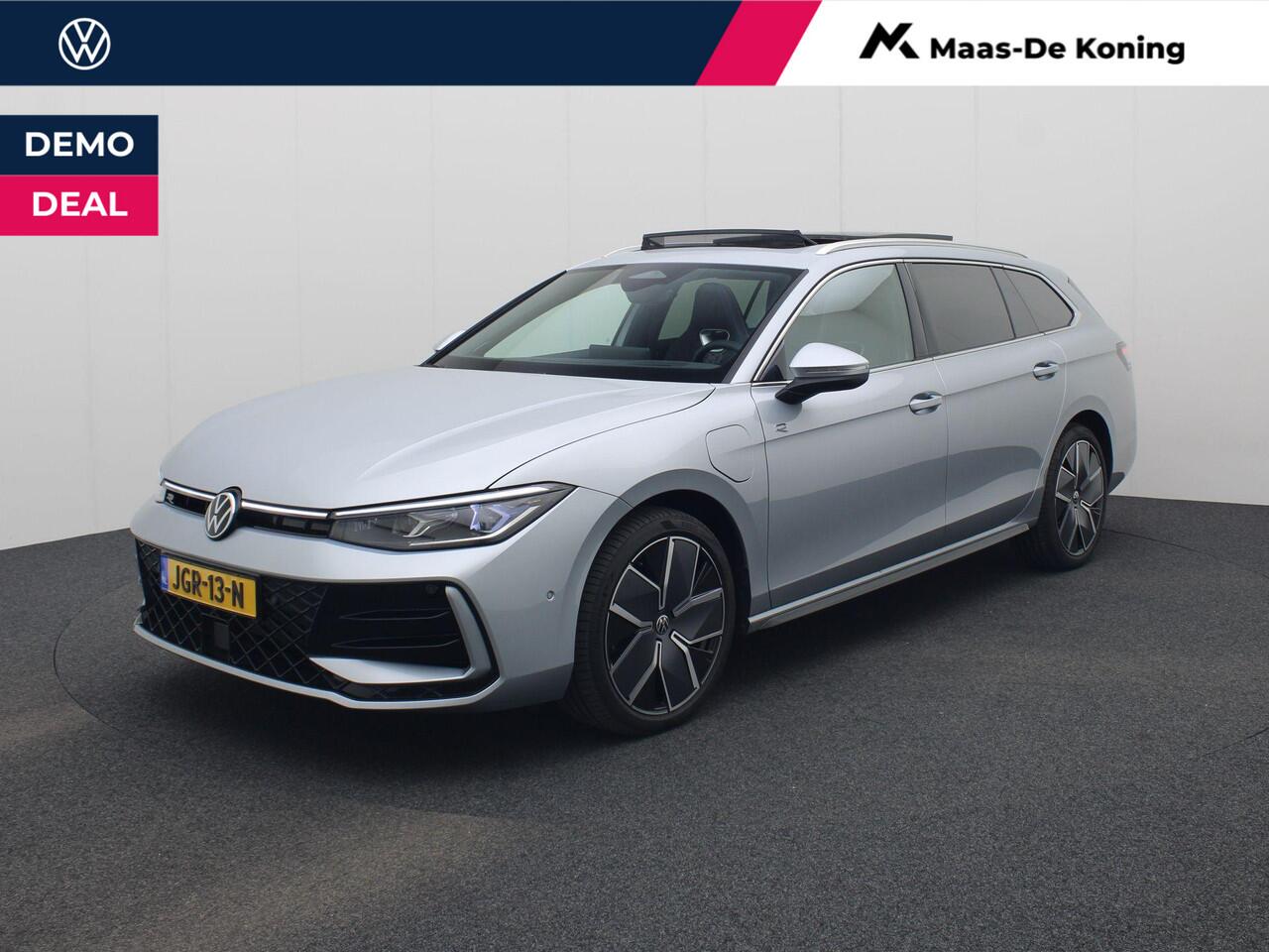 Volkswagen PASSAT Variant 1.5 eHybrid 204pk R-Line Edition Panoramadak · Harman & Kardon · Trekhaak · Head-up display