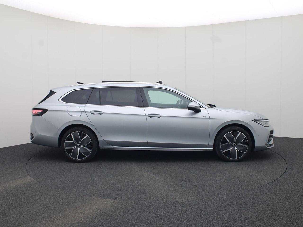 Volkswagen PASSAT Variant 1.5 eHybrid 204pk R-Line Edition Panoramadak · Harman & Kardon · Trekhaak · Head-up display