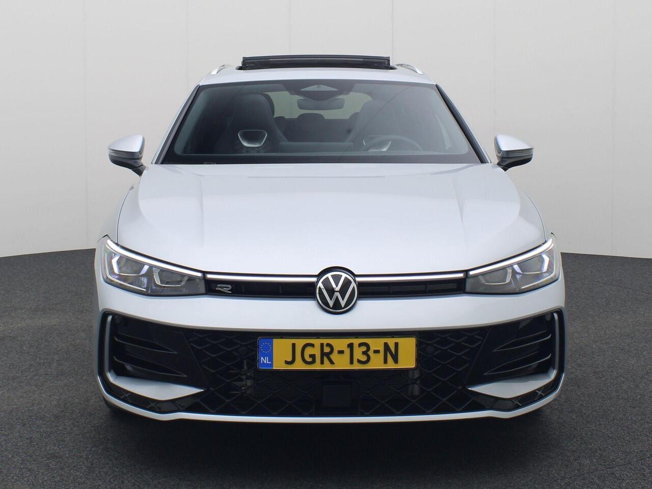 Volkswagen PASSAT Variant 1.5 eHybrid 204pk R-Line Edition Panoramadak · Harman & Kardon · Trekhaak · Head-up display