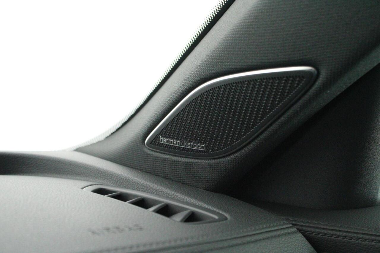 Volkswagen PASSAT Variant 1.5 272pk eHybrid R-Line Edition Black Style Trekhaak 360Camera harman/kardon Massage Navigatie Panoramadak