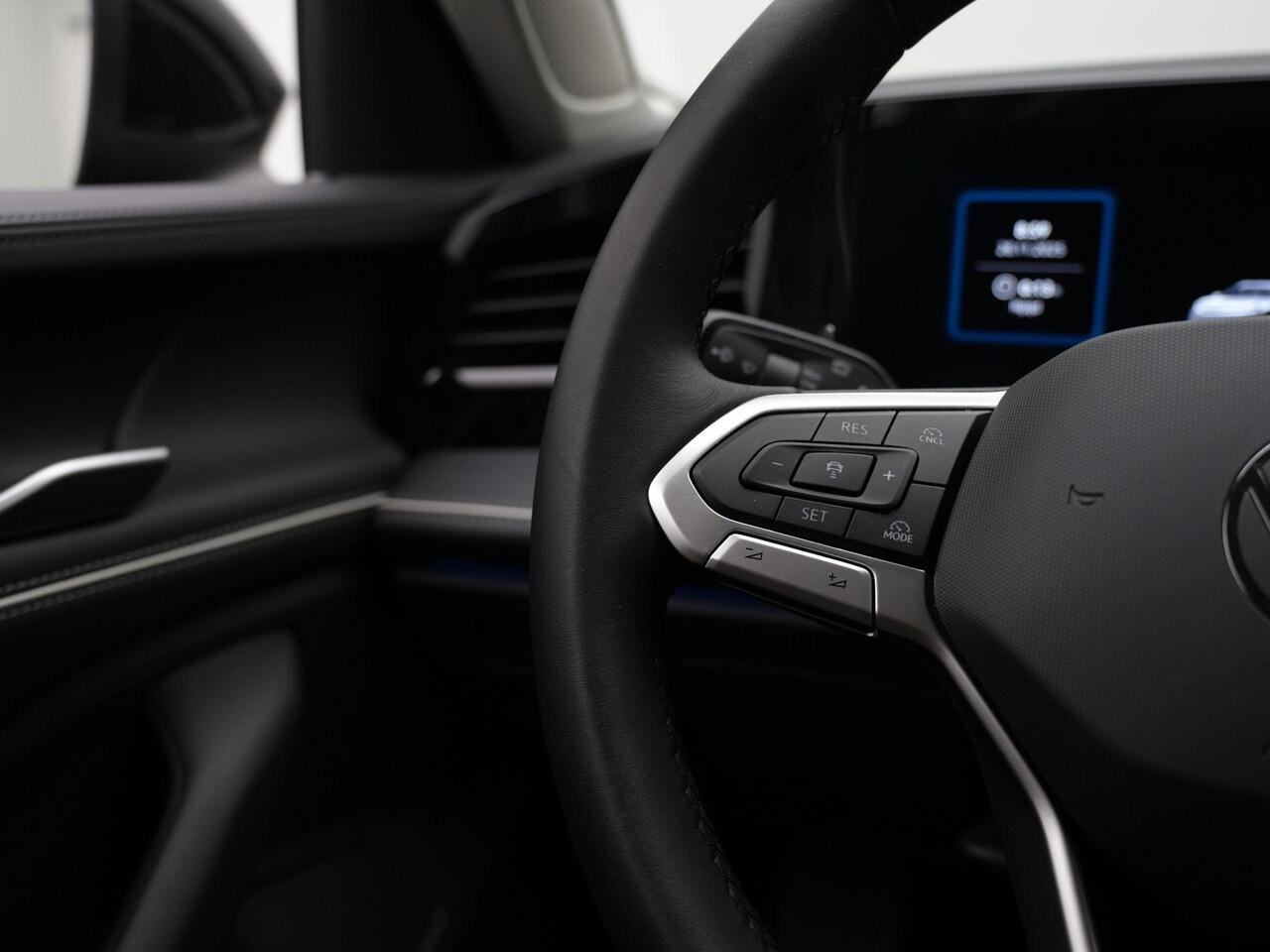 Volkswagen PASSAT Variant 1.5 eTSI 150 pk DSG Business | Trekhaak | 360 camera | Leder/alcantara | Stuur-/stoelverwarming | Massage